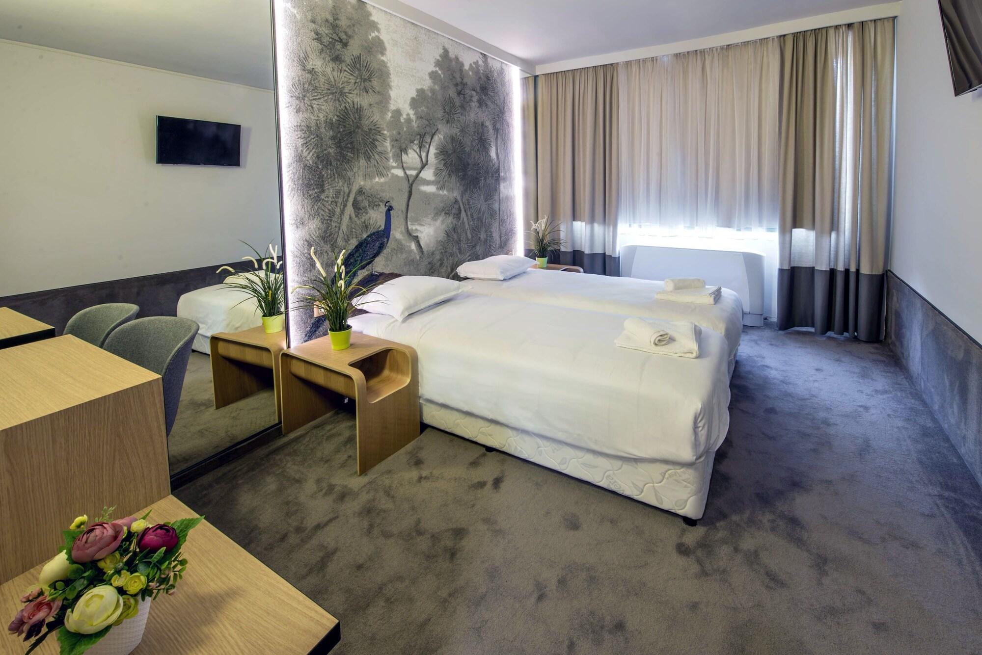 Park Hotel Raya Garden - Free Parking 벨리코 터르노보 외부 사진