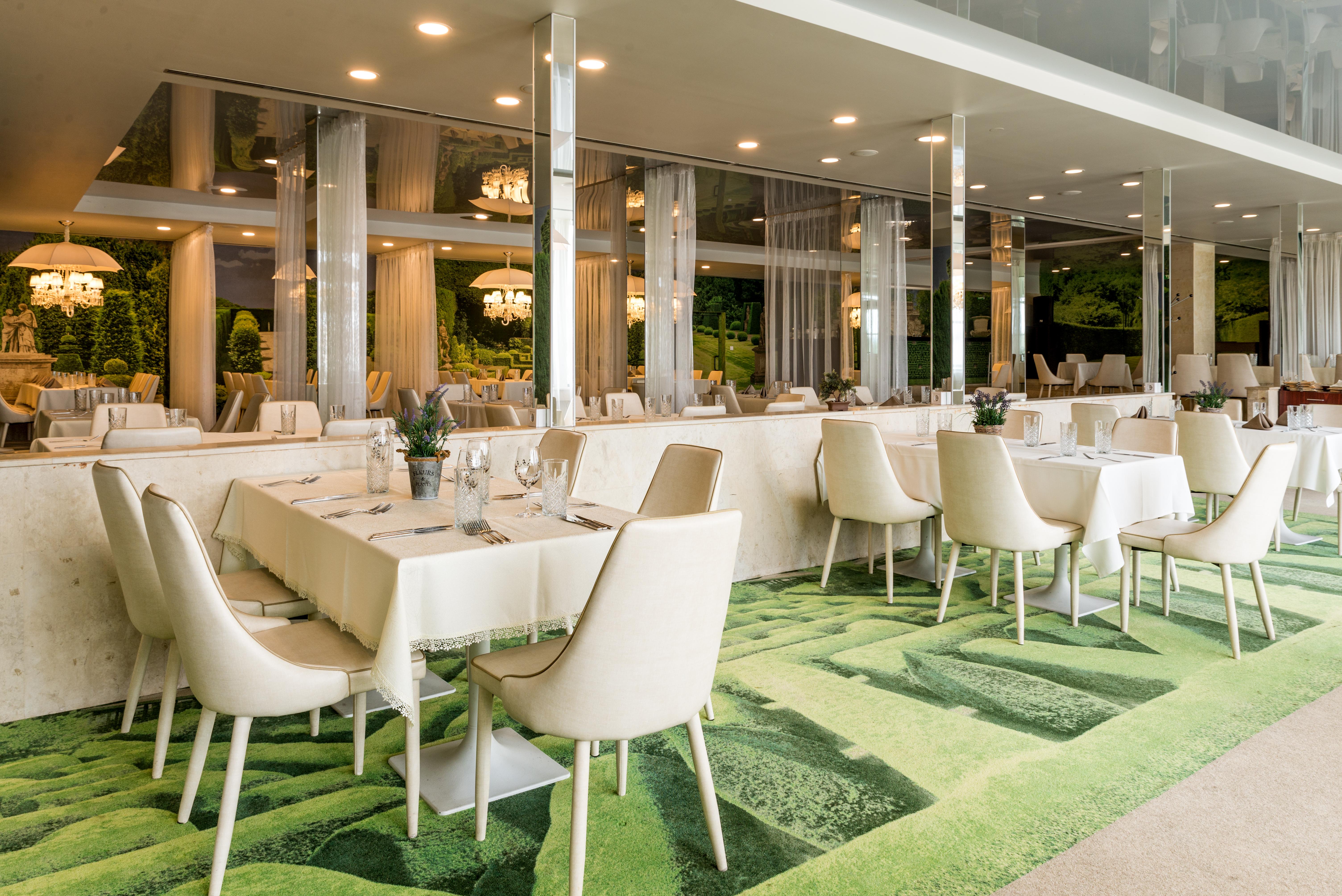 Park Hotel Raya Garden - Free Parking 벨리코 터르노보 외부 사진