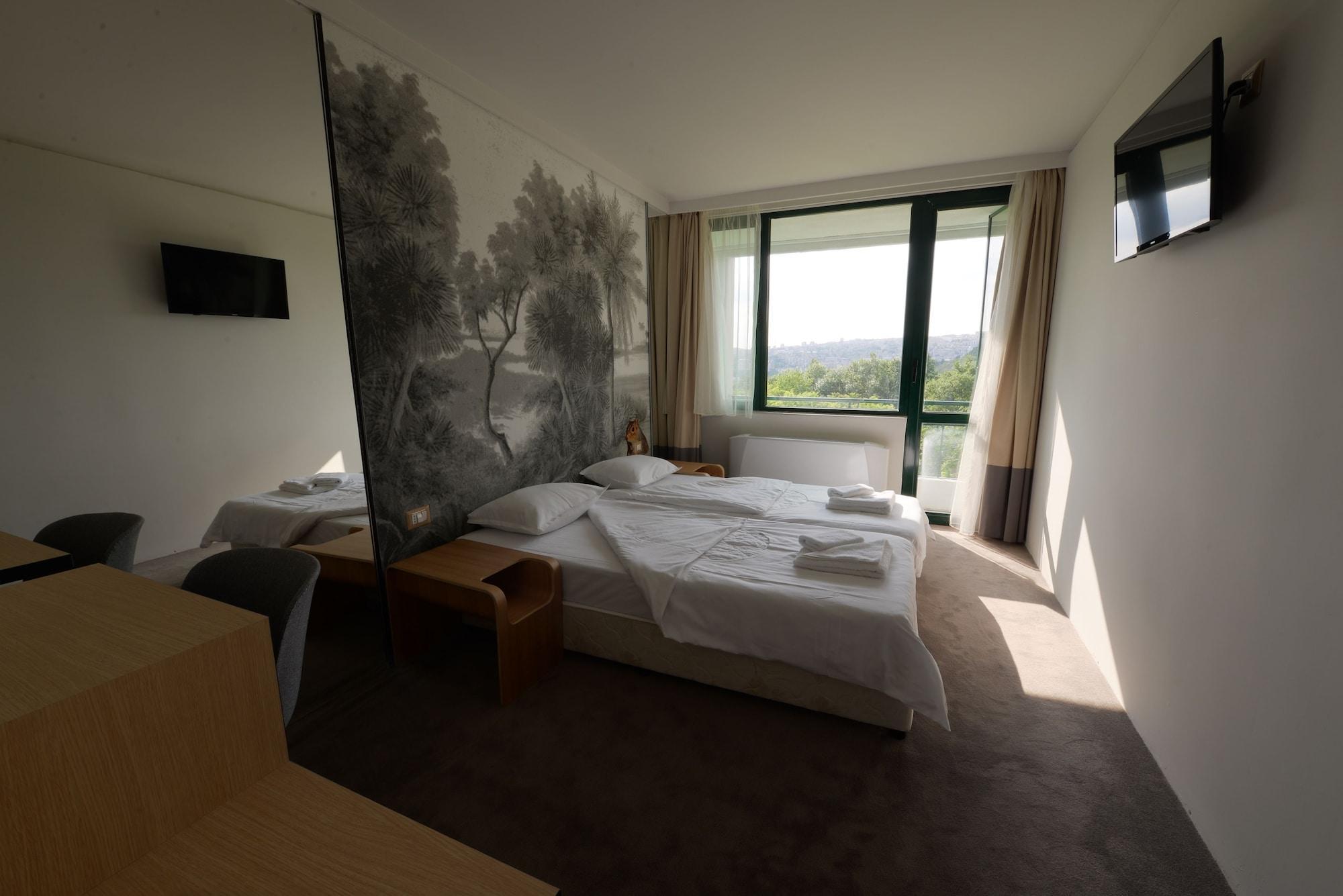 Park Hotel Raya Garden - Free Parking 벨리코 터르노보 외부 사진