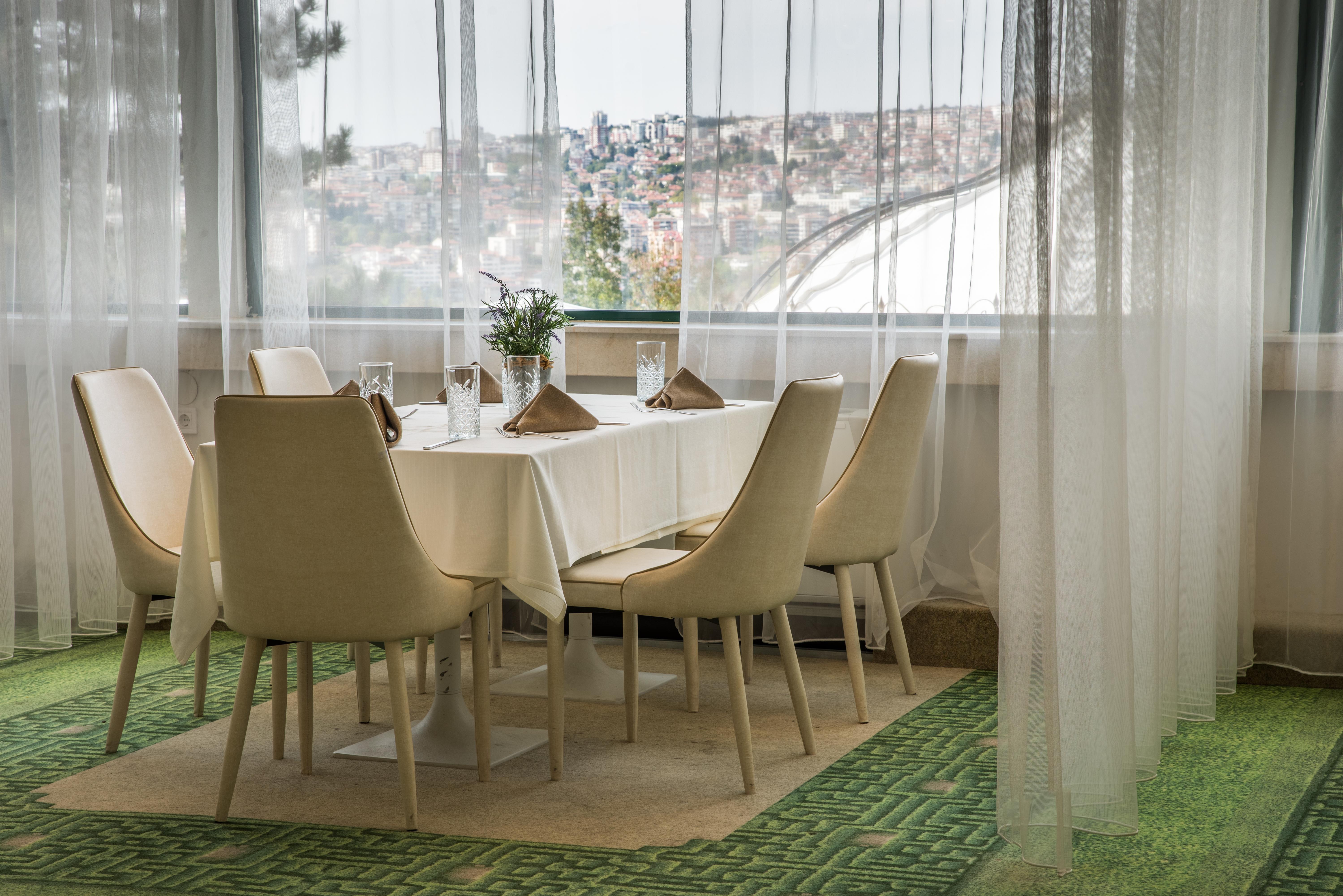Park Hotel Raya Garden - Free Parking 벨리코 터르노보 외부 사진