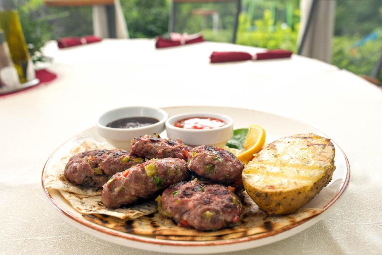 Park Hotel Raya Garden - Free Parking 벨리코 터르노보 외부 사진