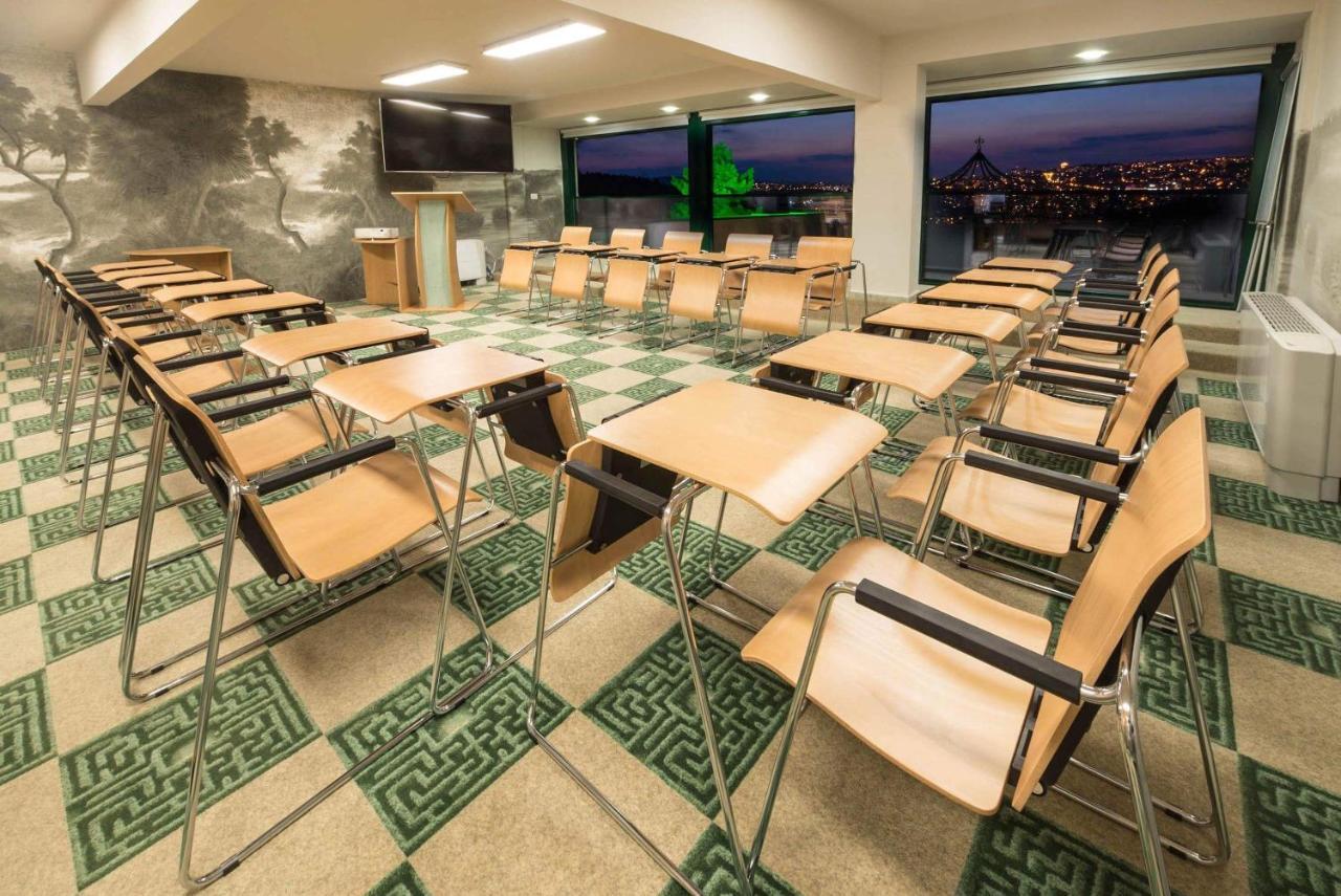 Park Hotel Raya Garden - Free Parking 벨리코 터르노보 외부 사진