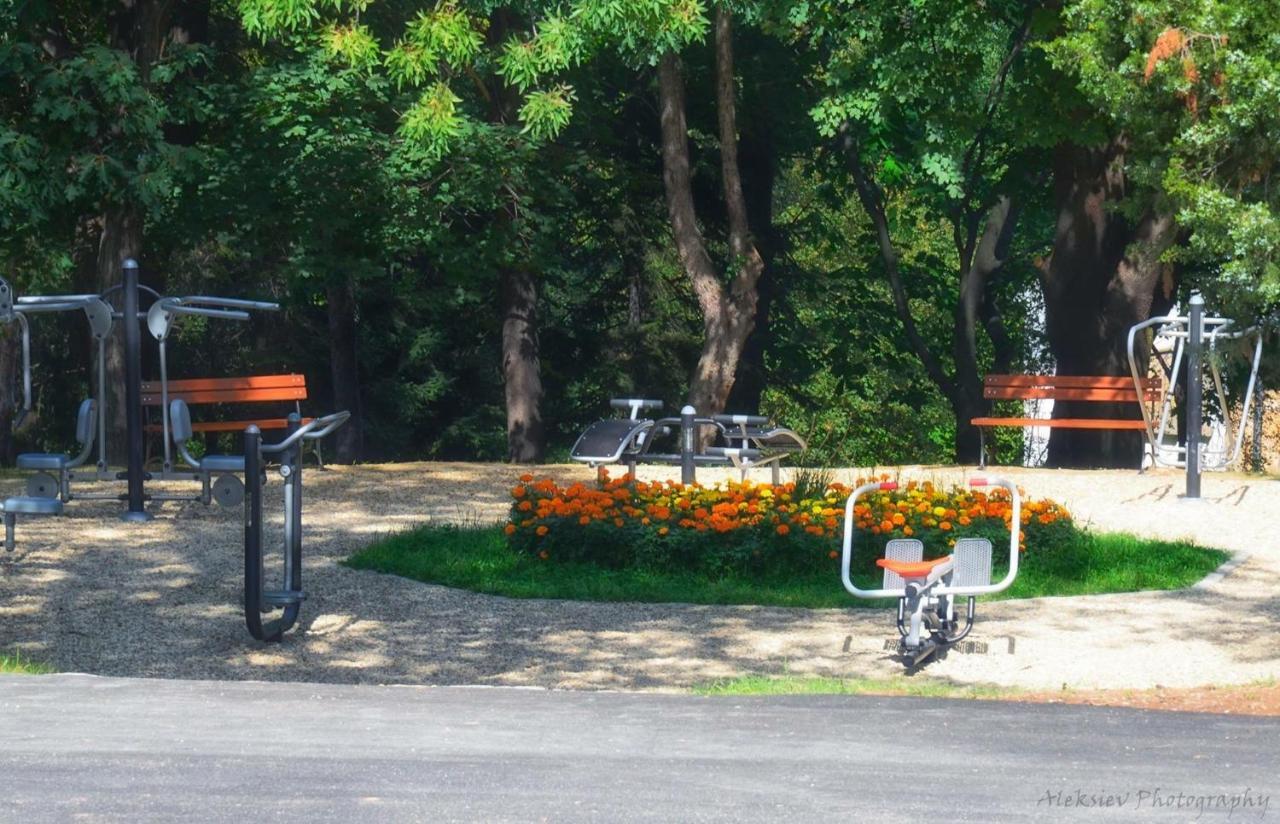 Park Hotel Raya Garden - Free Parking 벨리코 터르노보 외부 사진